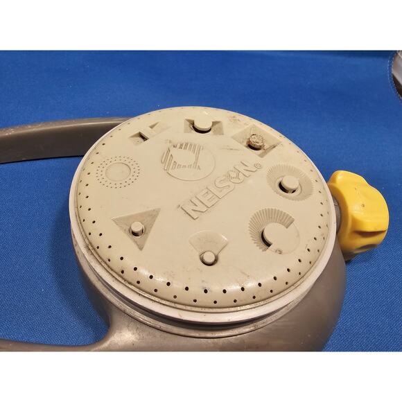 Vintage Nelson Adjustable 8-Settings Grey/Yellow Lawn Sprinkler - Tested - Picture 2 of 7